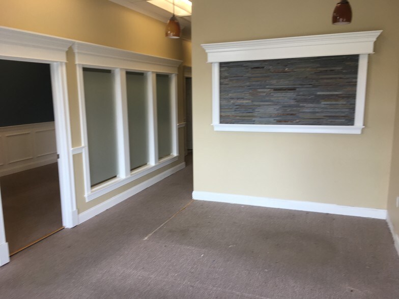 More Photos Of 61 Commerce Way, Plymouth Storefront Retail Office For Lease