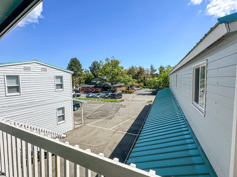 More Photos Of 8755 Shoreplace Pl NW, Silverdale Apartments For Sale