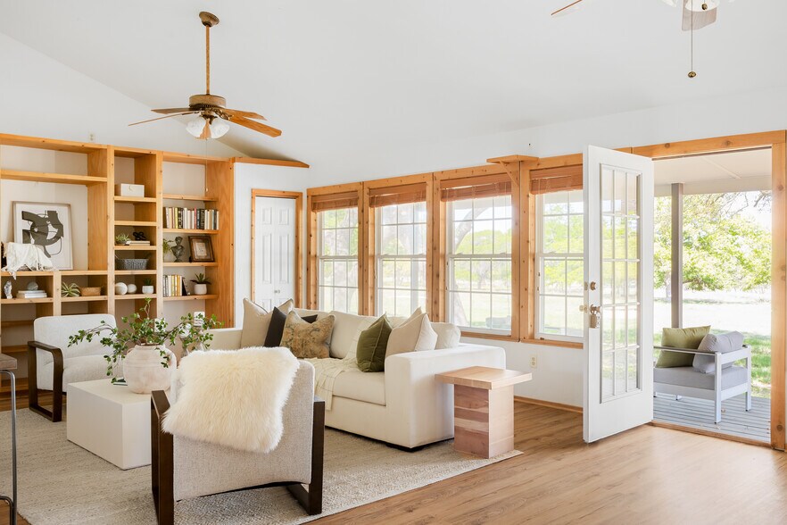 More Photos Of 9695 US-290 Hwy, Hye Land For Sale