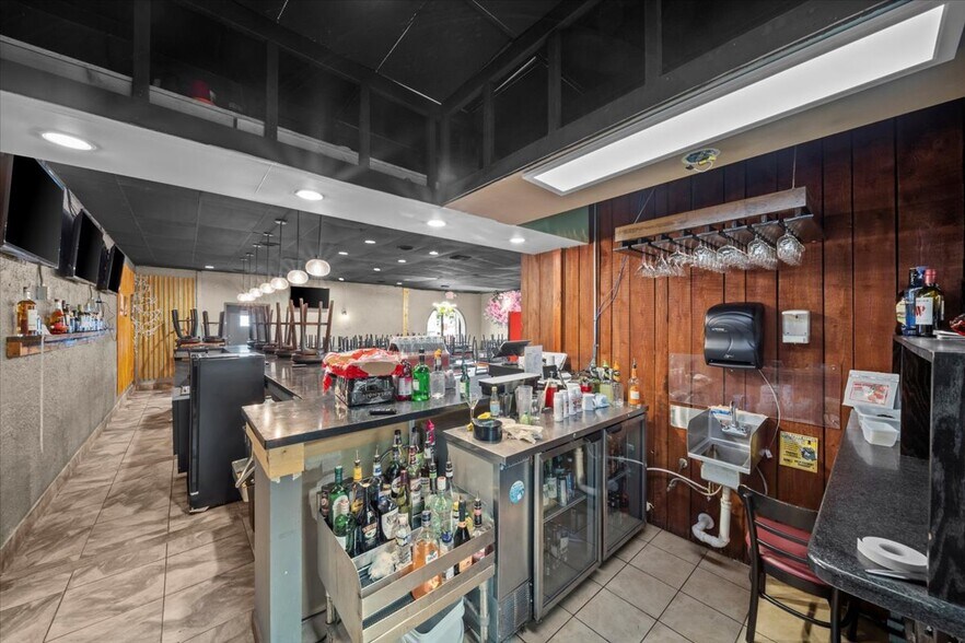 More Photos Of 111 Middleton Way, Greer Restaurant For Sale