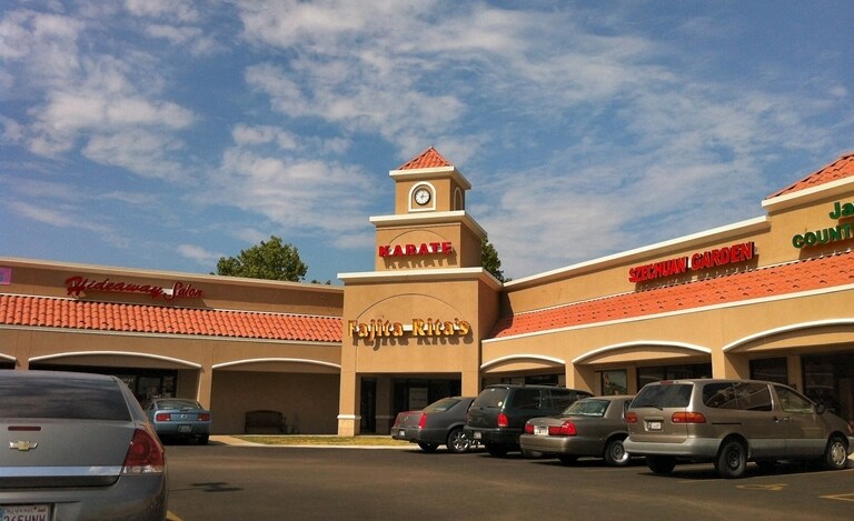 More Photos Of 915-1009 N Elm Pl, Broken Arrow Unknown For Lease