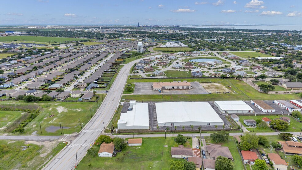 More Photos Of 1663 Moore Ave, Portland Self Storage For Sale