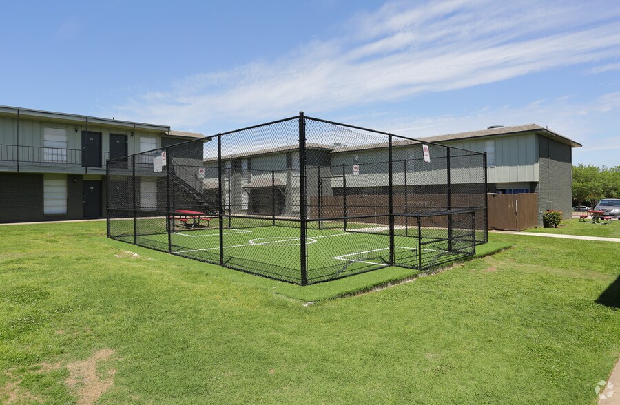 More Photos Of 504 Dudley Cir, Arlington Apartments For Sale