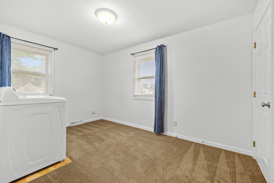 More Photos Of 118 21st St NW, Minot Multifamily For Sale