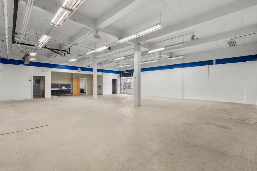 More Photos Of 207 Greenwich Ave, Stamford Showroom For Sale