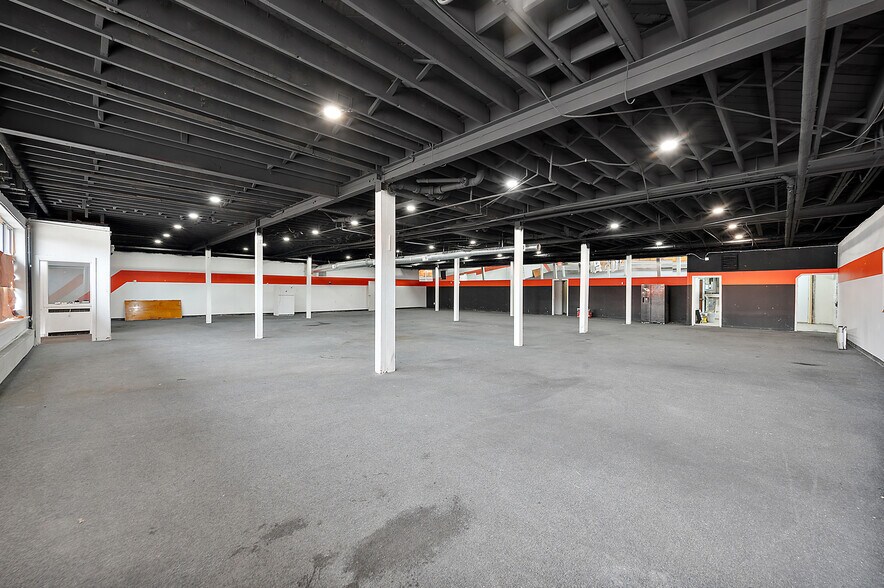 More Photos Of 20934 Van Dyke Ave, Warren Storefront Retail Residential For Sale