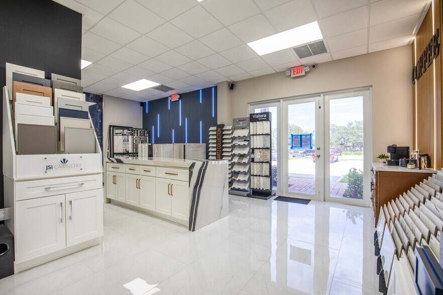 More Photos Of 500 NW Peacock Blvd, Port Saint Lucie Warehouse For Lease
