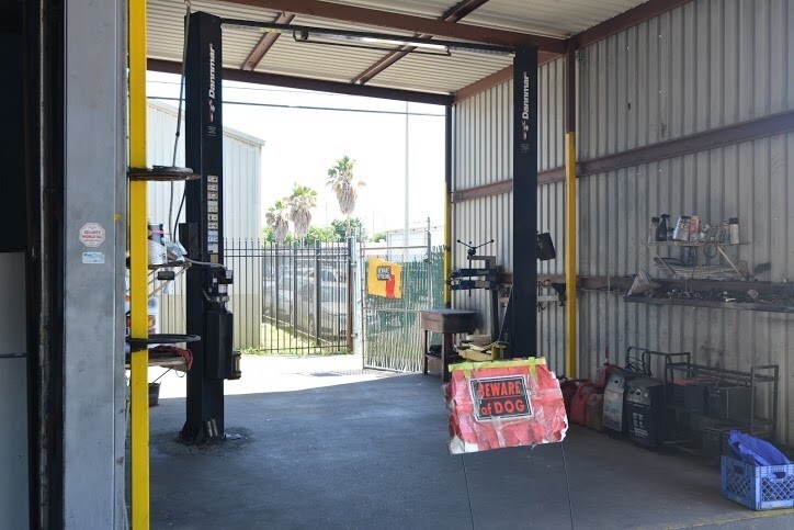 More Photos Of 8921 Daffodil Ave, Houston Auto Repair For Sale