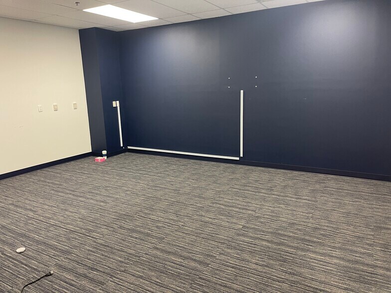 More Photos Of 50101 Governors Dr, Chapel Hill Office For Lease