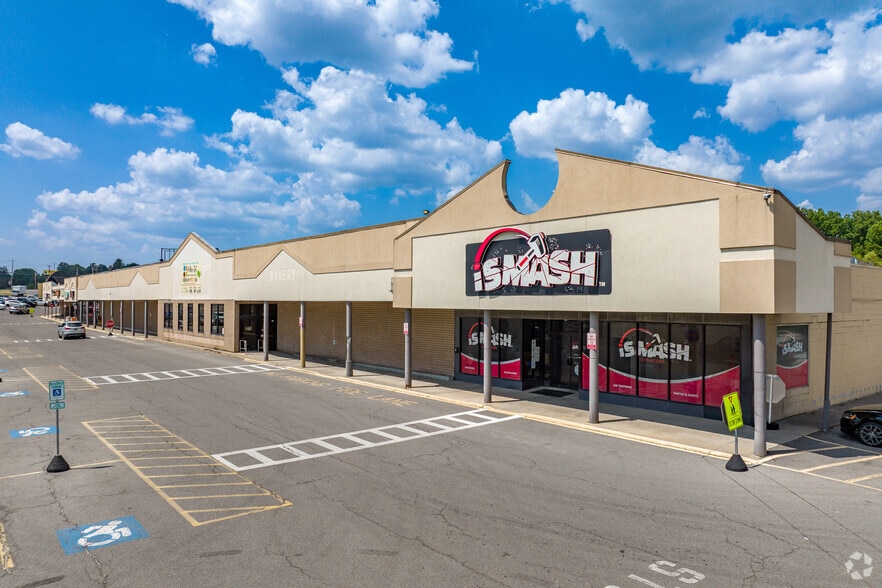 Primary Photo Of 2102-2214 W Genesee St, Syracuse Storefront For Lease