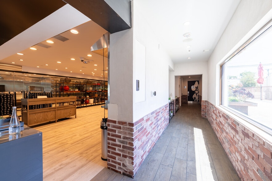 More Photos Of 8925 W Olympic Blvd, Beverly Hills Storefront Retail Office For Sale