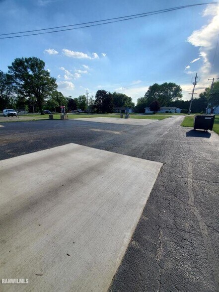 More Photos Of 911 S Logan St, Lena Carwash For Sale