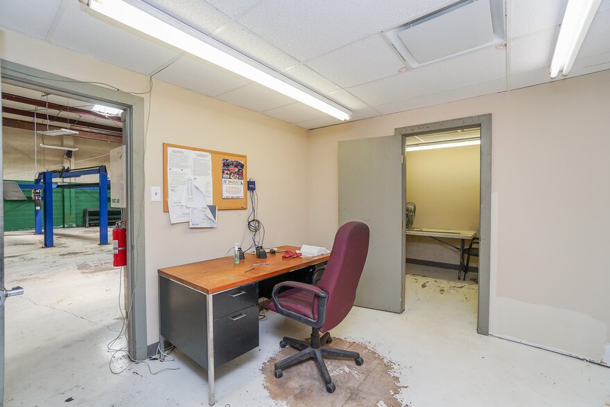 More Photos Of 2409 Austin St, Houston Warehouse For Sale