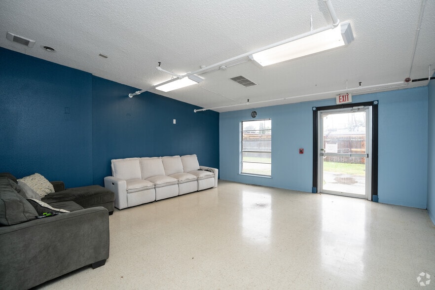 More Photos Of 1415 W Washington St, Brownsville Healthcare For Sale