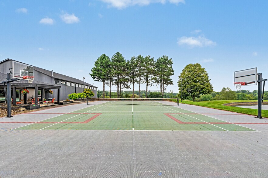 More Photos Of 7291 Stone Rd, Medina Office For Sale
