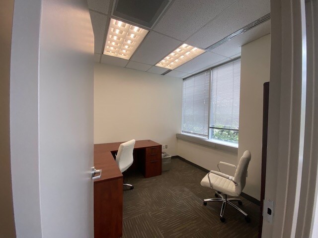 More Photos Of 910 Clopper Rd, Gaithersburg Research And Development For Lease