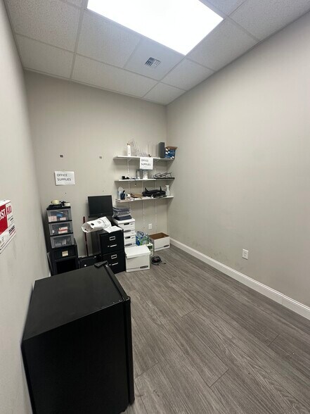 More Photos Of 145 E Stuart Rd, Bellingham Storefront Retail Office For Sale