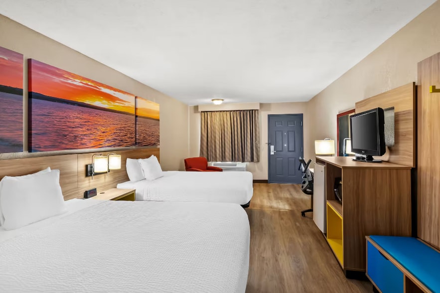 More Photos Of 9897 Main St, Whitmore Lake Hotel For Sale