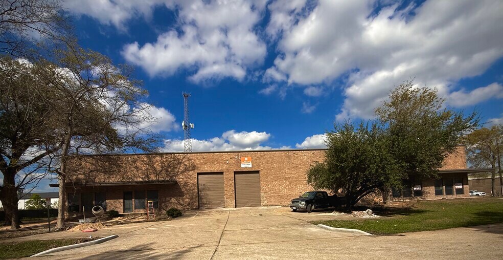 More Photos Of 21755 N I-45, Spring Showroom For Sale