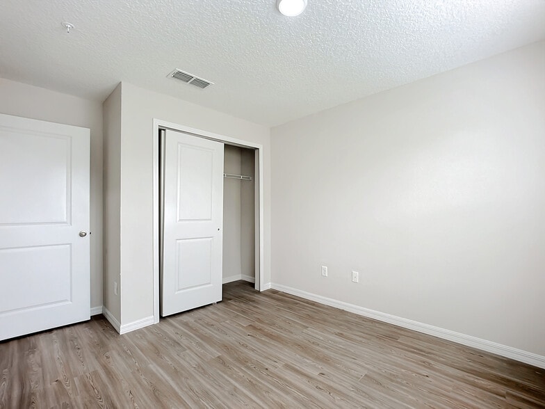 More Photos Of 9556 Hood Rd, Jacksonville Apartments For Sale