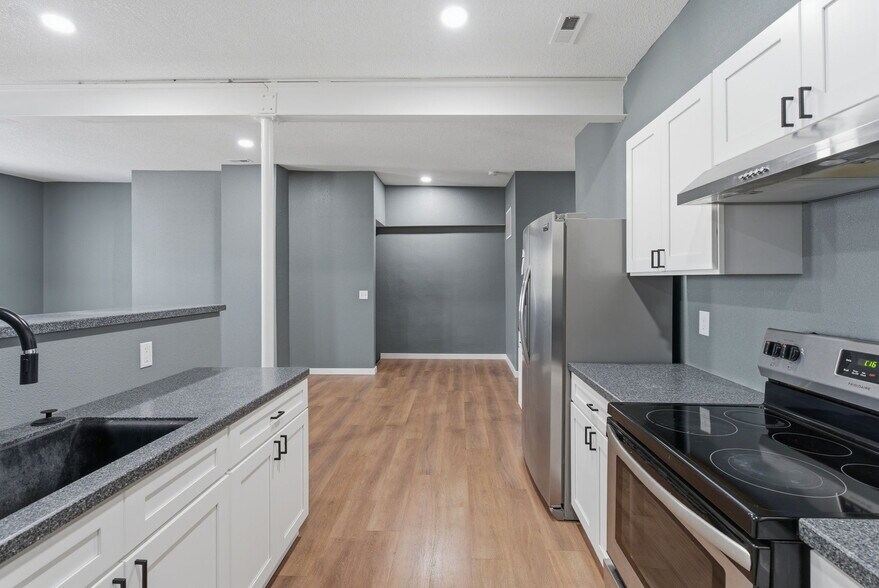 More Photos Of 302 N Main St, Newton Office Residential For Sale