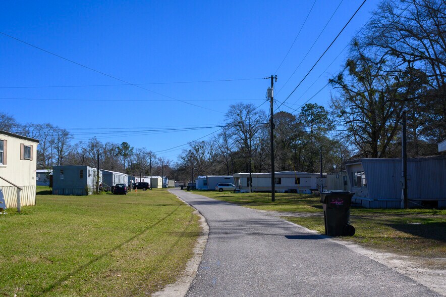 More Photos Of 100 Lunsford Cir, Opp Manufactured Housing Mobile Home Park For Sale
