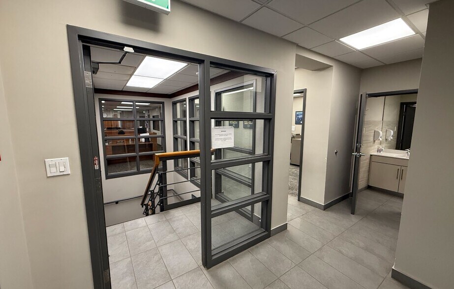 More Photos Of 23 Smith St, St Catharines Manufacturing For Lease