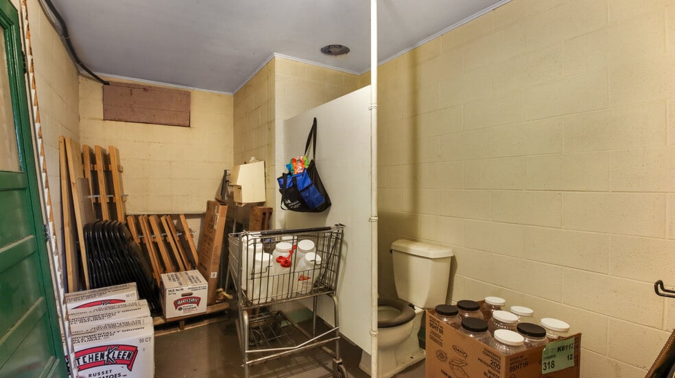 More Photos Of 909 W Main St, Cameron General Retail For Sale