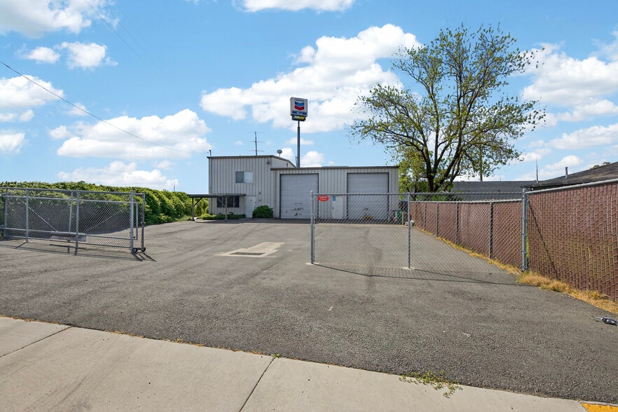 More Photos Of 652 E Lockeford St, Lodi Auto Repair For Sale