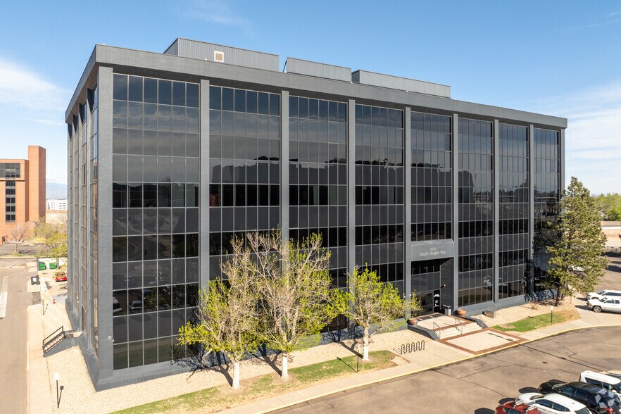 More Photos Of 3151 S Vaughn Way, Aurora Office For Lease