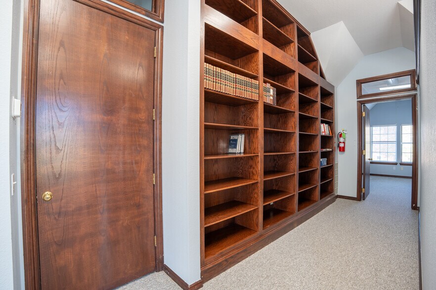 More Photos Of 1900 E 15th St, Edmond Office For Sale