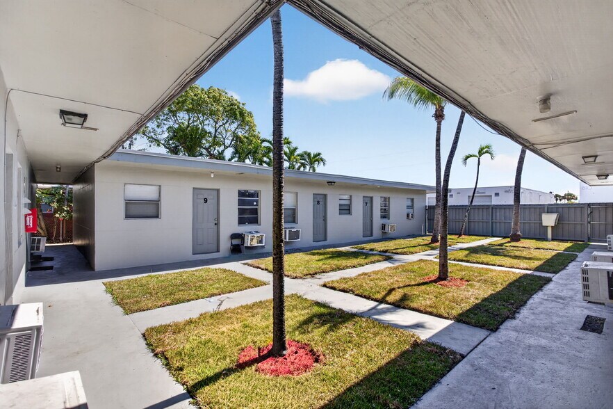 More Photos Of 821-825 NW 10th Ter, Fort Lauderdale Apartments For Sale
