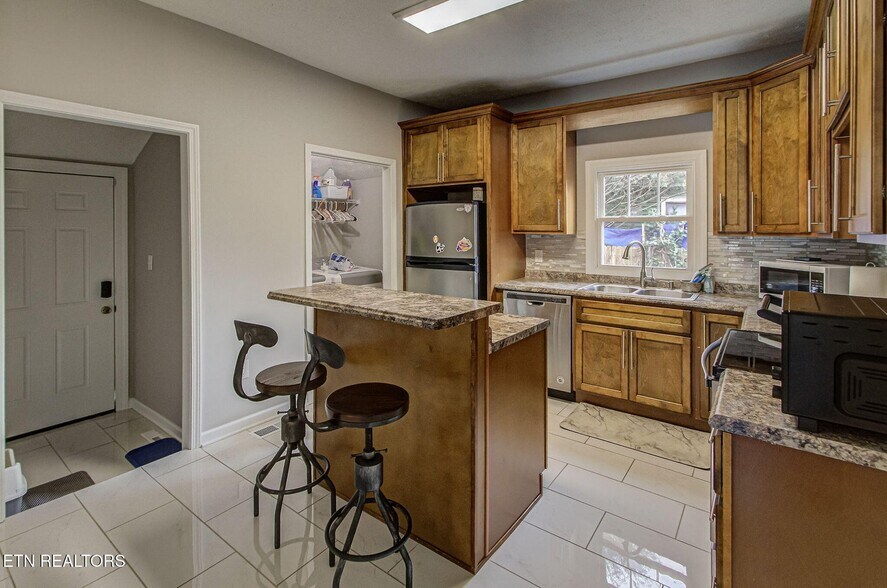 More Photos Of 2502 Harvey St, Knoxville Multifamily For Sale