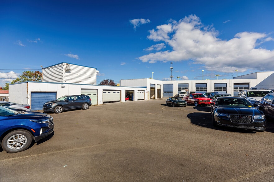 More Photos Of 1940 E Powell Blvd, Gresham Auto Dealership For Sale