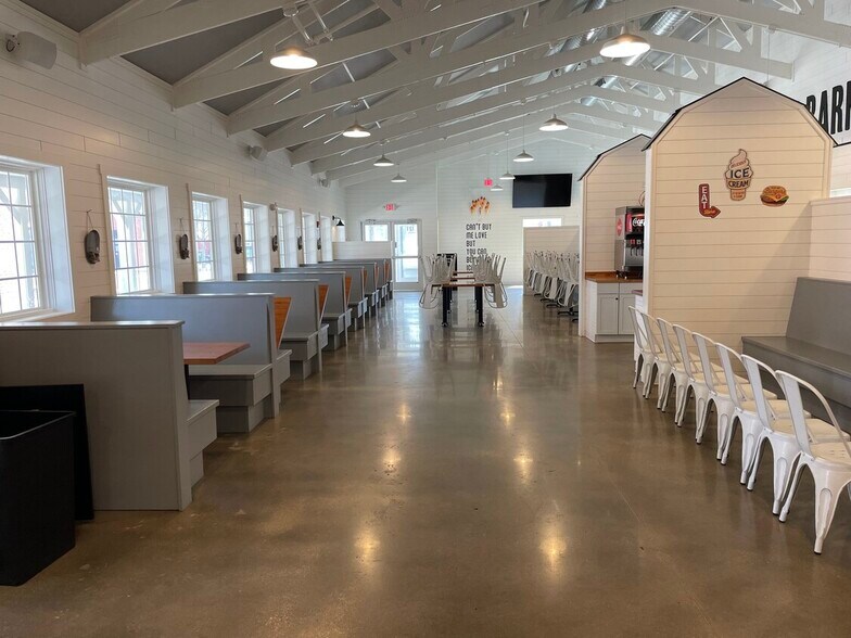 More Photos Of 121 Main St, Oswego Restaurant For Lease