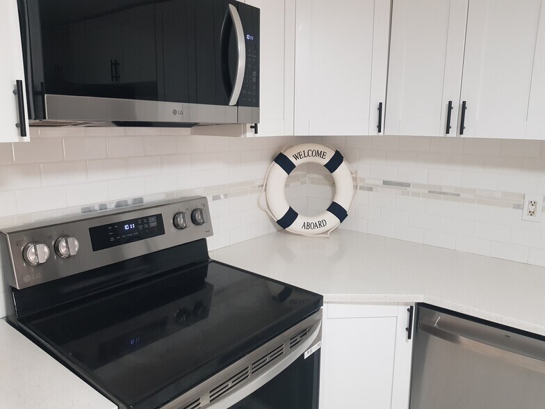 More Photos Of 311 58th Ave E, Bradenton Apartments For Sale