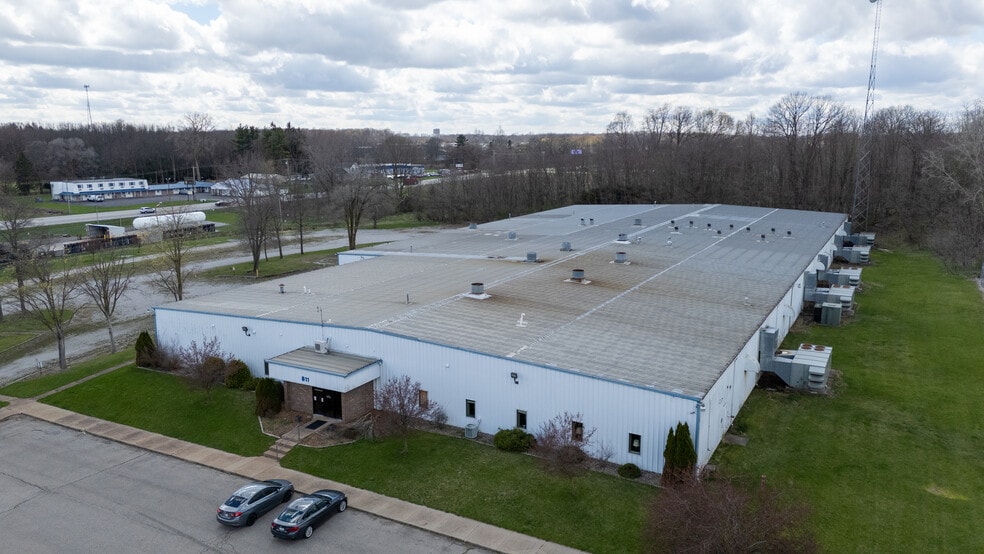 Primary Photo Of 811 Commerce Dr, Kendallville Manufacturing For Sale