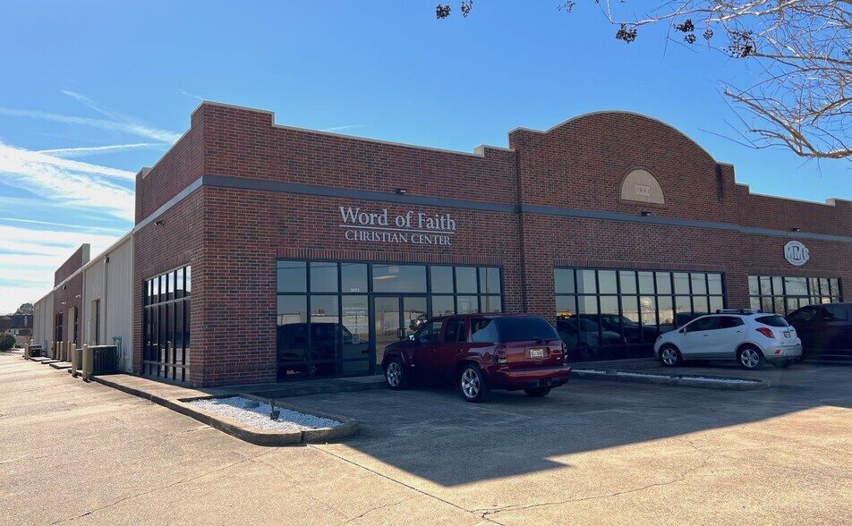 More Photos Of 1881 Nail Rd W, Horn Lake Light Distribution For Lease