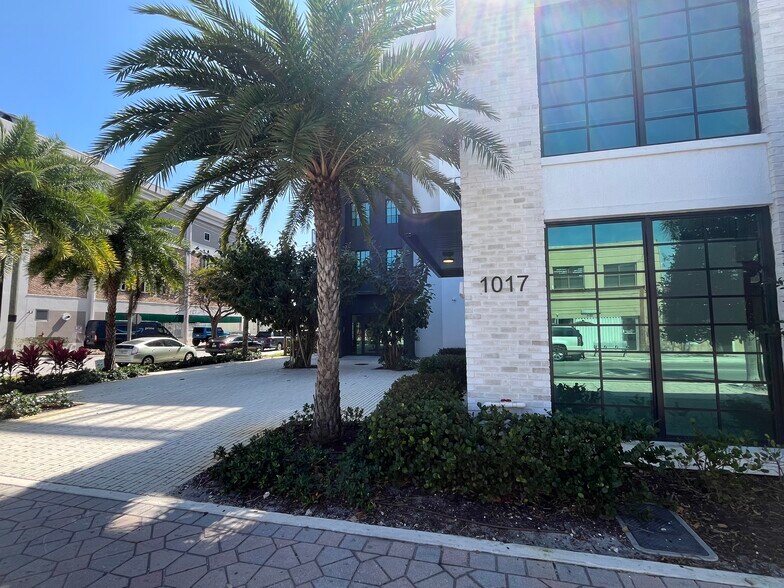 More Photos Of 1017 Lake Ave, Lake Worth Storefront Retail Office For Lease