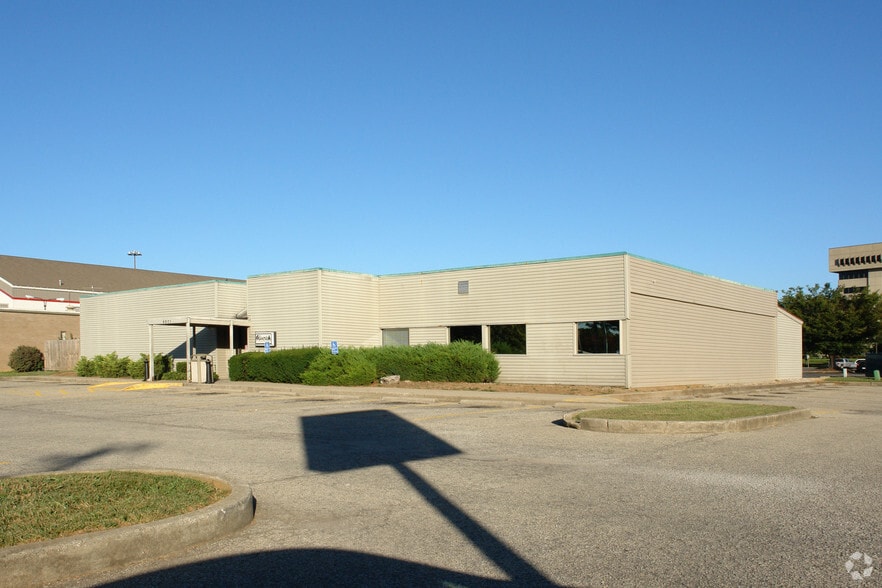 More Photos Of 4001 Dupont Cir, Louisville Office For Sale