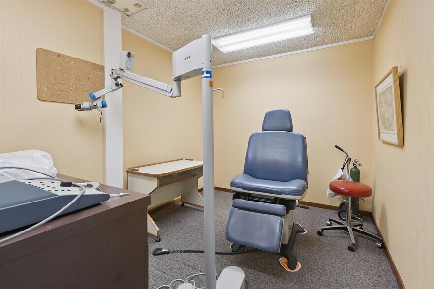 More Photos Of 1003 Mulholland St, Bay City Office For Sale