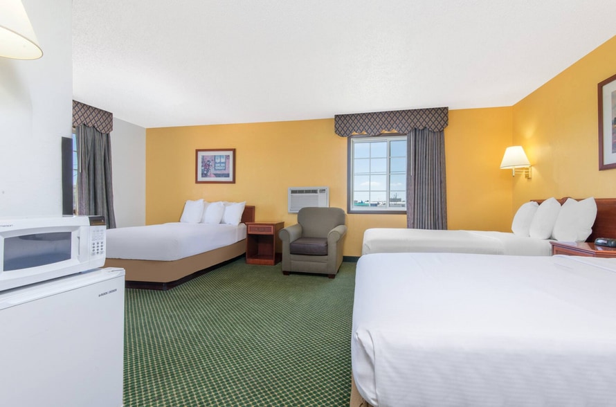 More Photos Of 4701 10th St, Great Bend Hotel For Sale