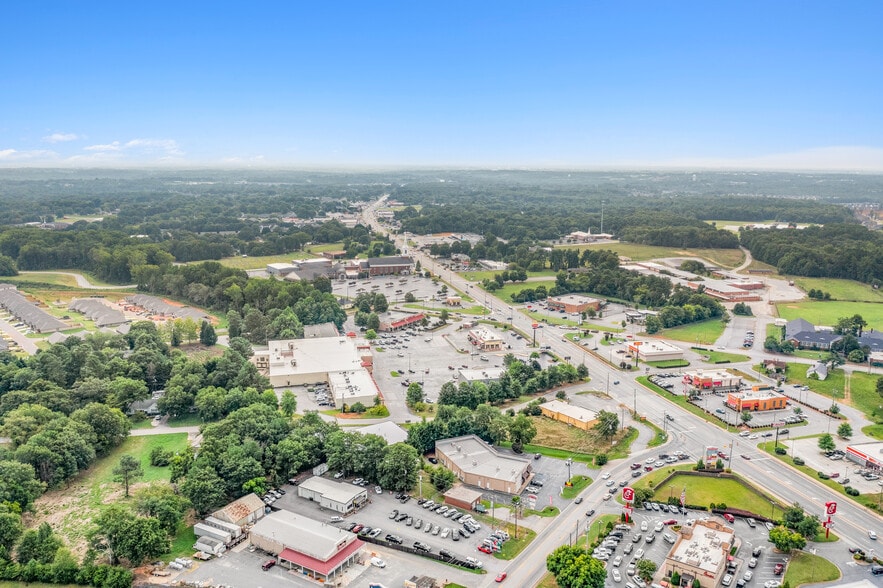 More Photos Of 3720 Boiling Springs Rd, Boiling Springs Unknown For Lease