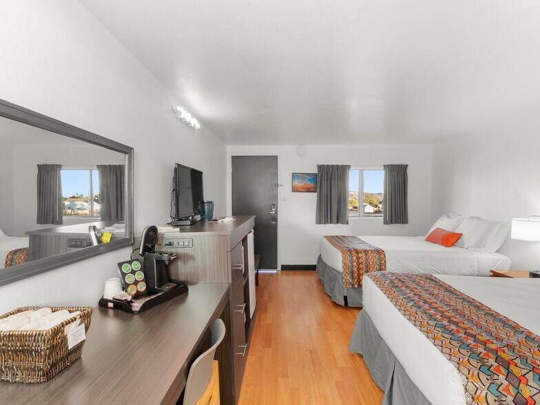 More Photos Of 475 W Main St, Escalante Hotel For Sale