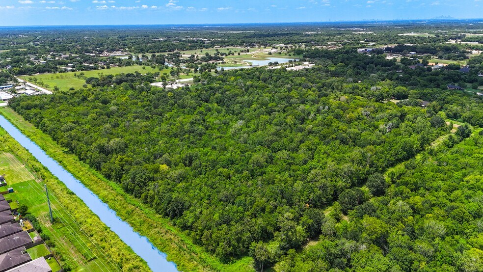 More Photos Of 0 Hwy 35 - CR 133 - 19.07ac, Alvin Land For Sale