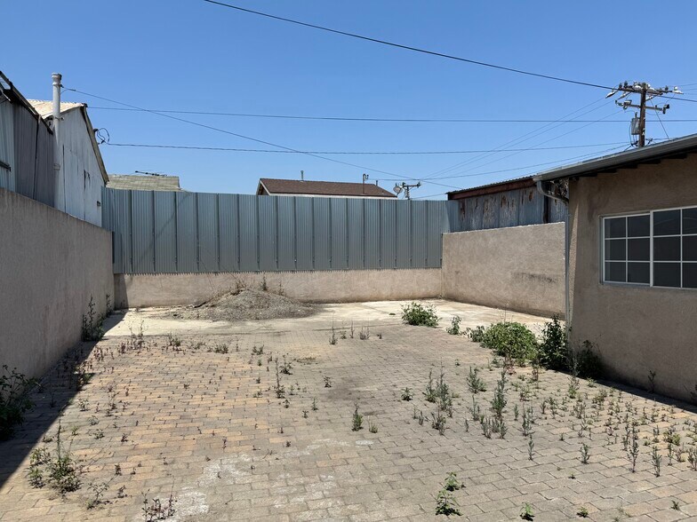 More Photos Of 4641 Telegraph Rd, Los Angeles Manufacturing For Sale