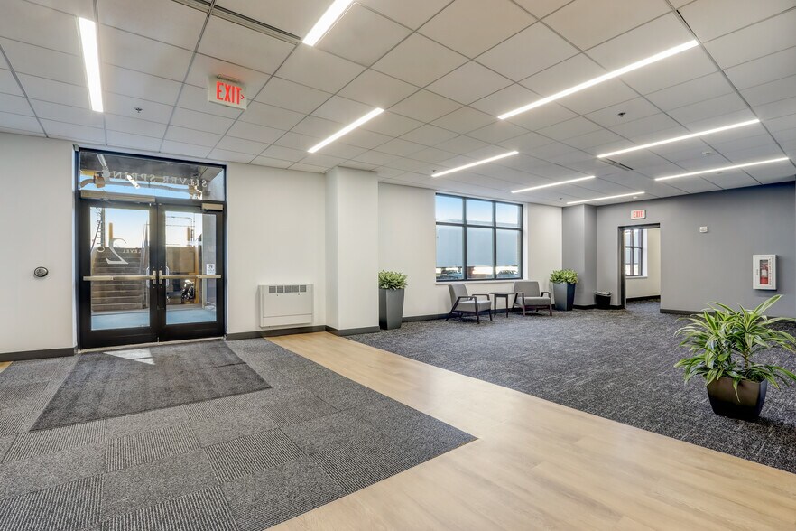 More Photos Of 500 W Silver Spring Dr, Glendale Coworking Space
