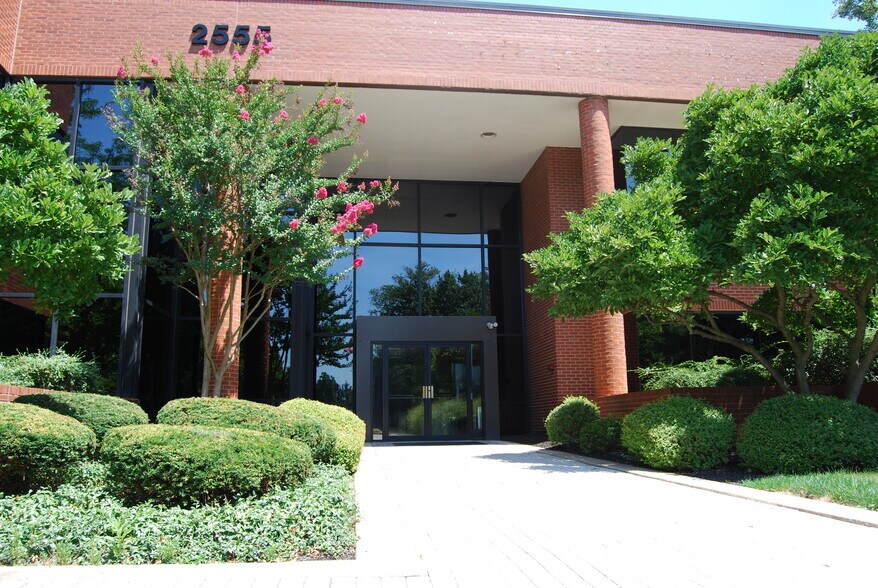 More Photos Of 2555 Kingston Rd, York Office For Lease