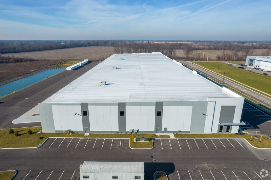 More Photos Of 6215-6275 Winchester Blvd, Canal Winchester Distribution For Lease