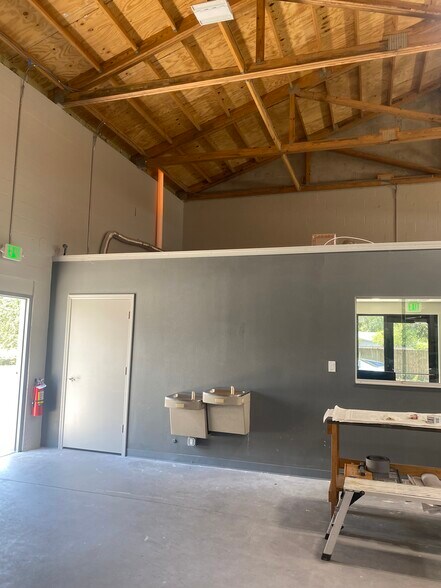 More Photos Of 5235 Mile Stretch Dr, Holiday Industrial For Sale